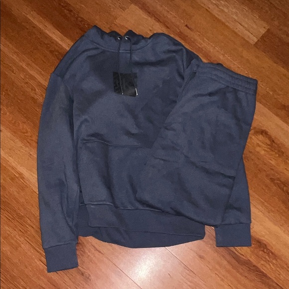 2 Piece Men's Classic Navy Sweater - Picture 1 of 3